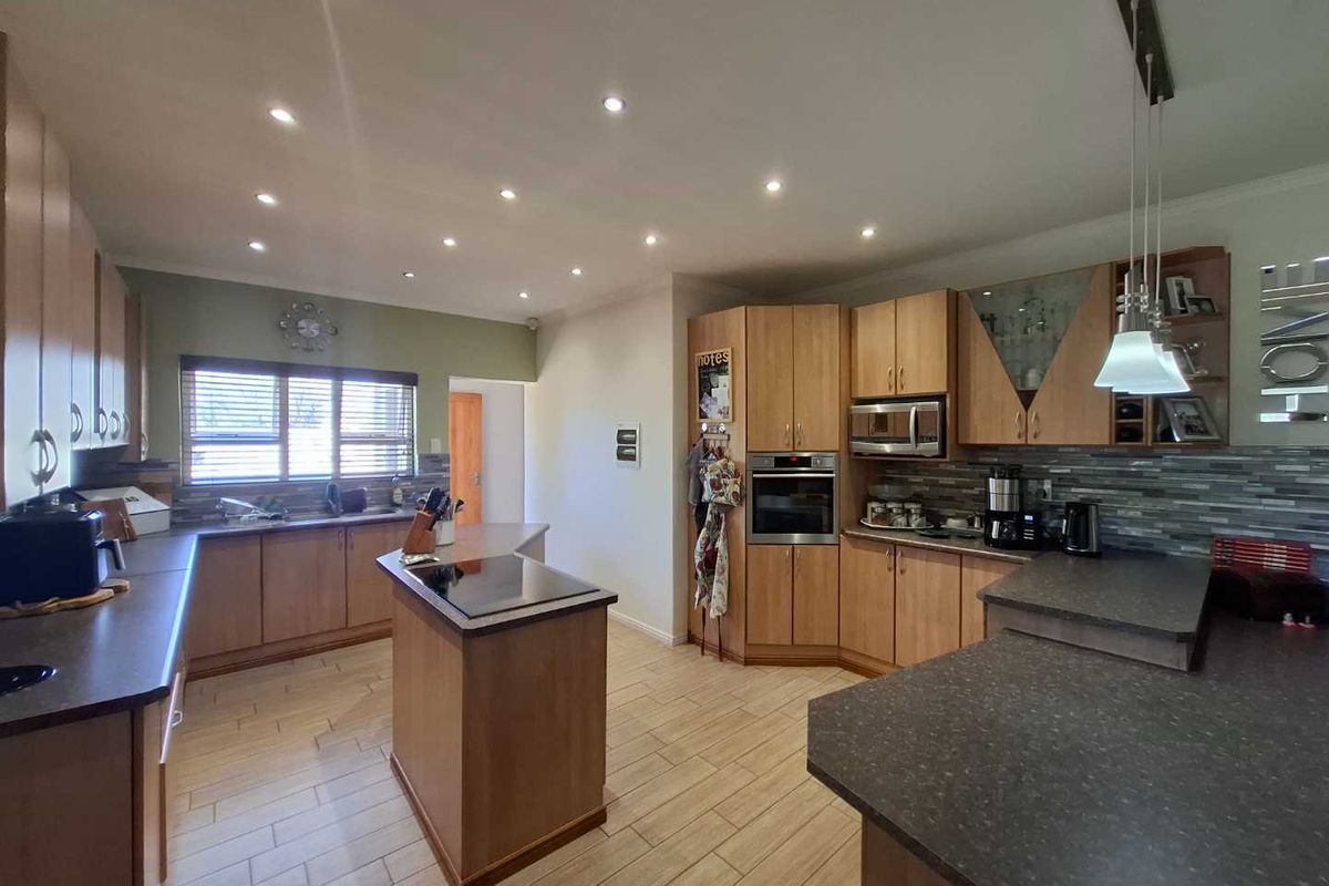 Modern home with heated indoor pool - Photo 2