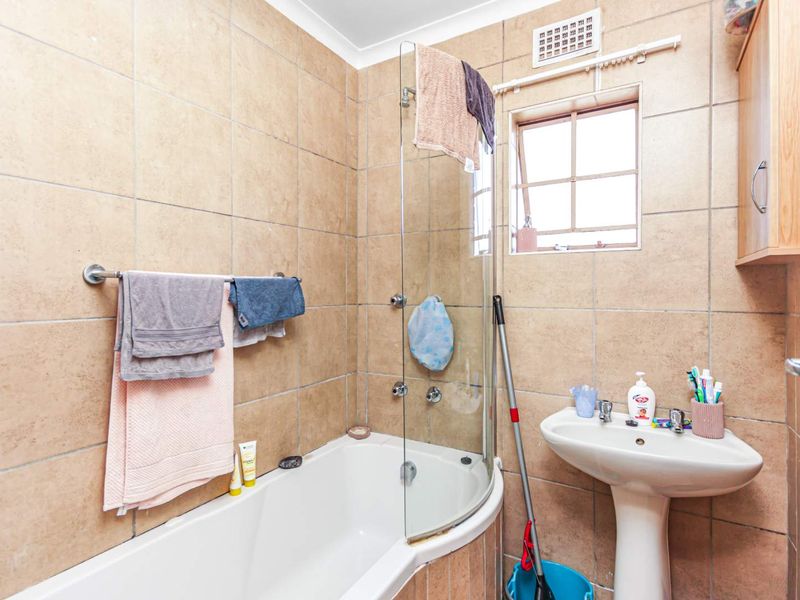 3 Bedroom House In A Secure Estate - Photo 5