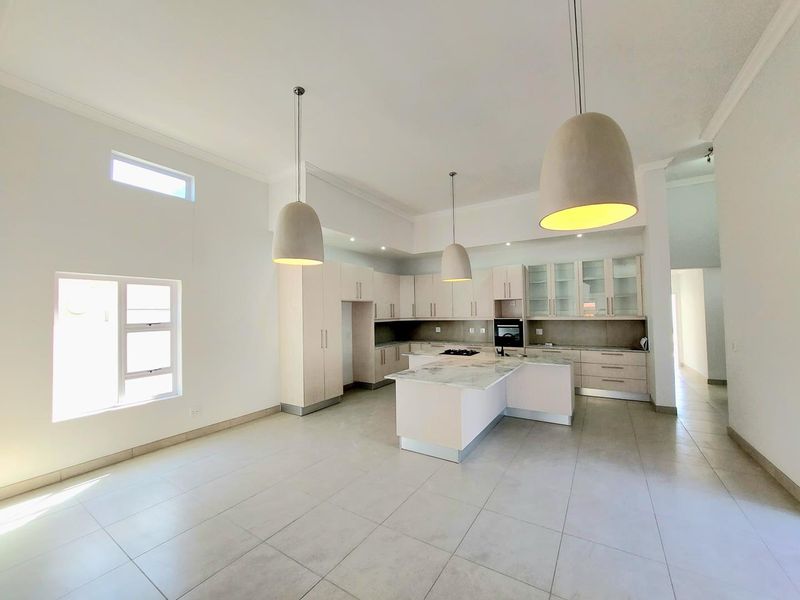 Brand New 5 Bedroom Home - Photo 8