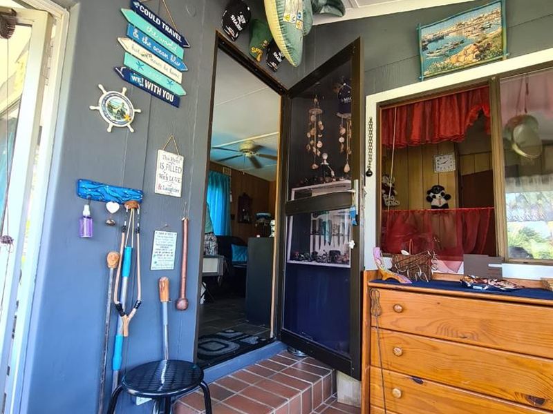 Furnished 2 bedroom 2 bathroom Pet friendly unit in a sought after village - Photo 7