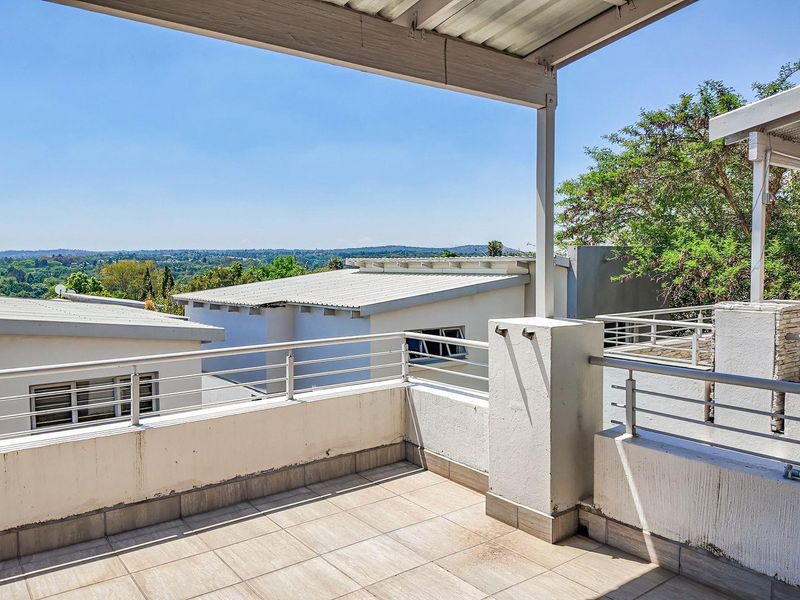 2 Bedroom Loft Apartment for Sale in Fourways - Photo 7