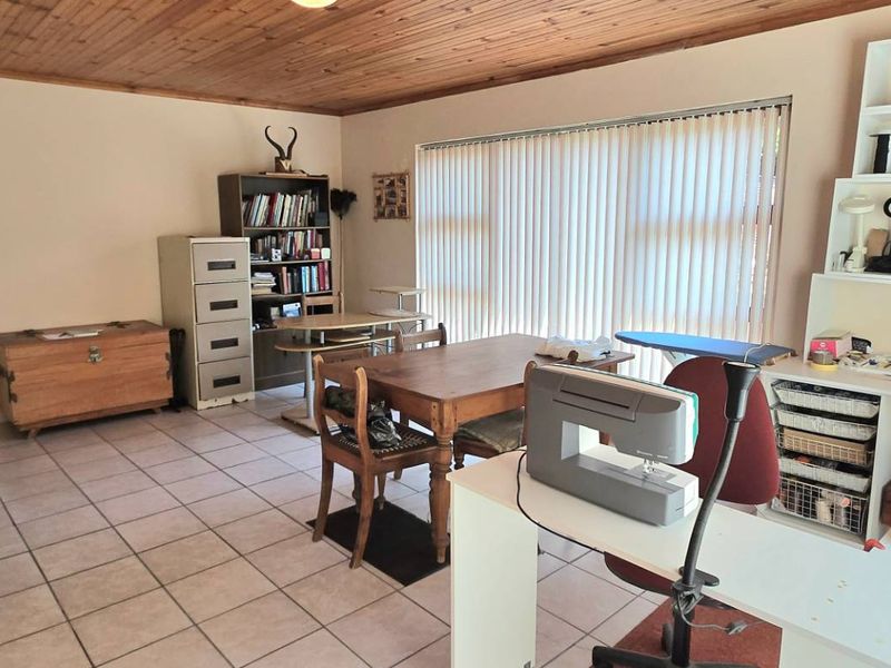 Kleinbaai Coastal Home Near Harbour – Ideal Investment, Holiday or Retirement Living - Photo 7