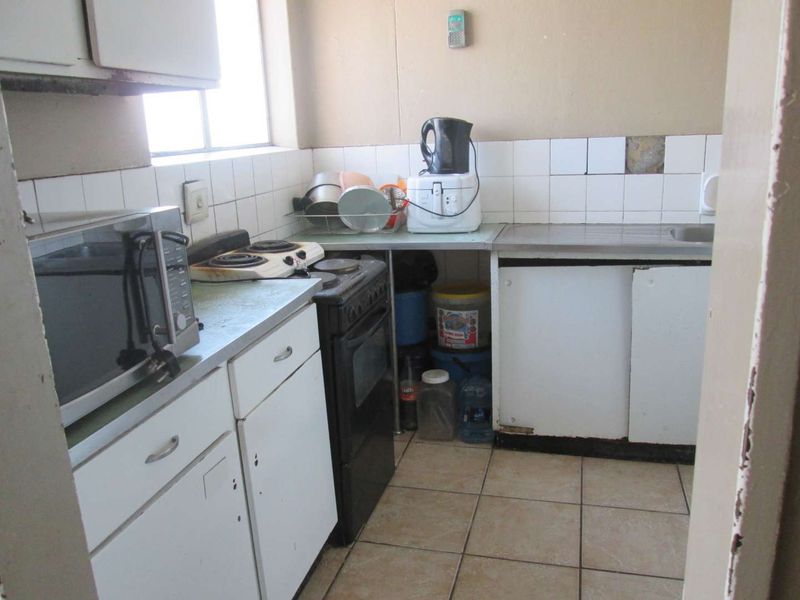 BEAUTIFUL AND NEAT [2] TWO BEDROOMS APARTMENT FOR SALE IN SUNNYSIDE [ JAN FE CELLIERS FLATS ] - Photo 6