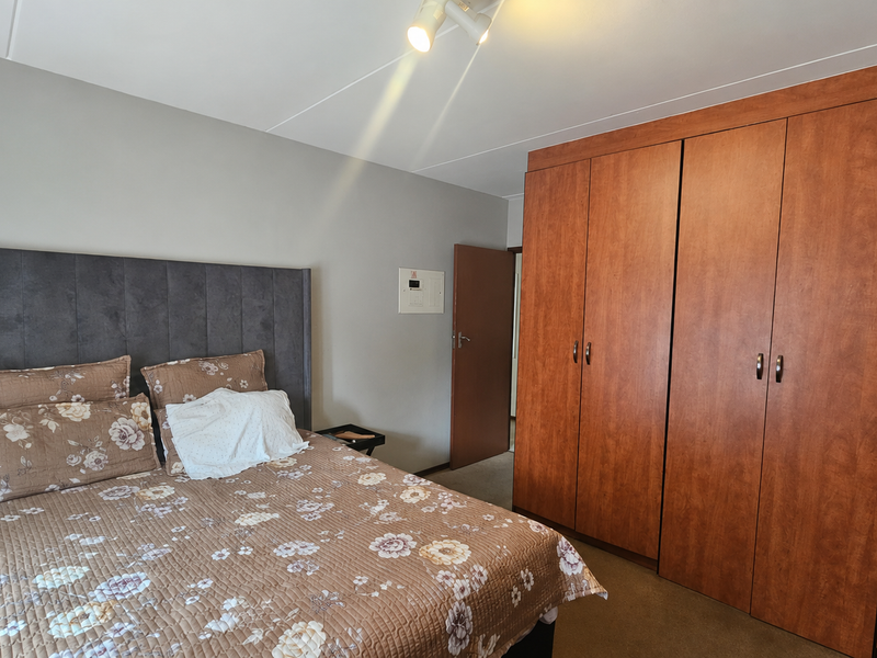 Fibre-Ready 2-Bedroom Apartment with Pool Access in Little Falls - Photo 5