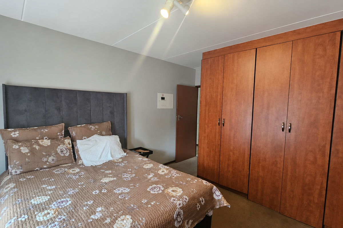 Fibre-Ready 2-Bedroom Apartment with Pool Access in Little Falls - Photo 5