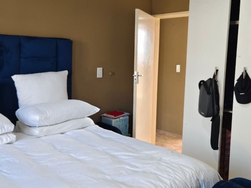 Modern Living Awaits in Serene Suburb! - Photo 7