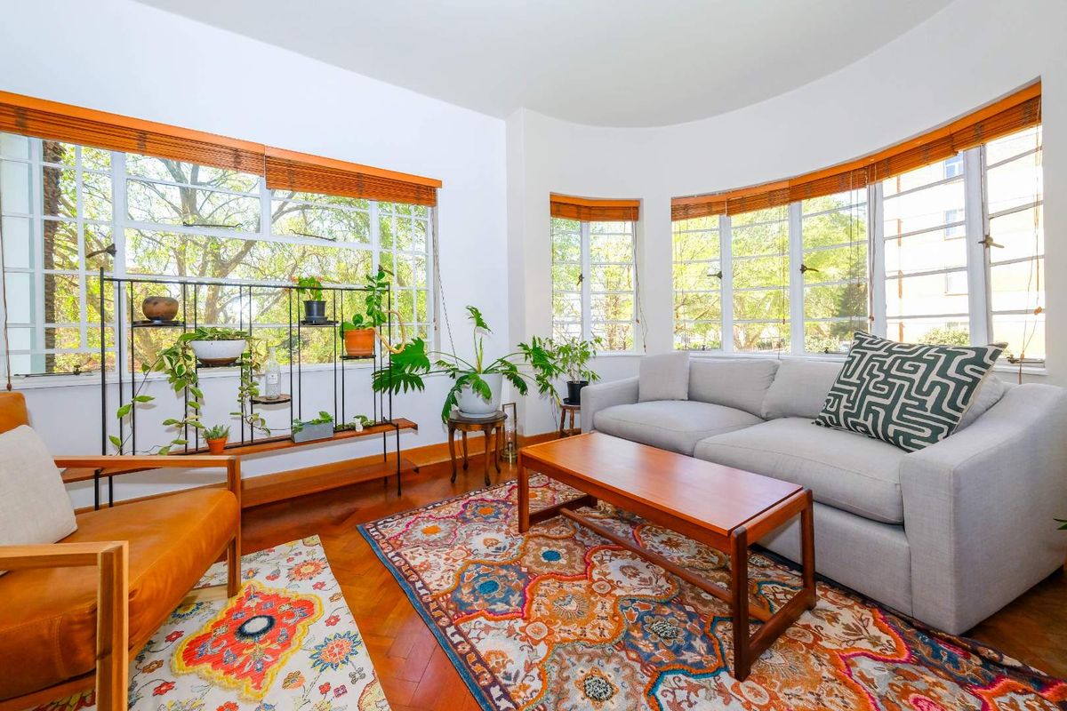 Magnificent apartment in this ever popular complex! - Photo 2