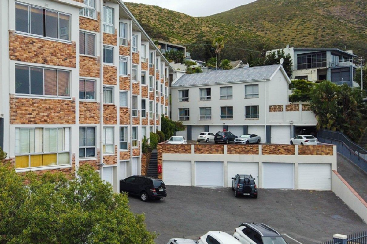 Secure Garage Space in Prestigious Sea Point Complex - Photo 3