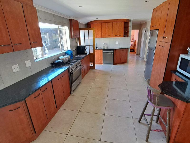 Prime Investment Near UFS: High-Yield Rental Potential! - Photo 7