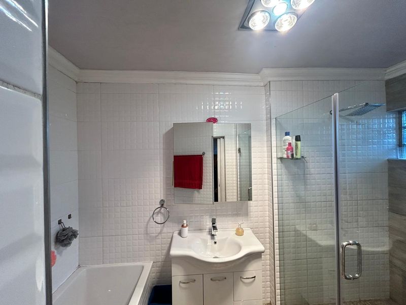 Stunning 3 Bedroom house - Photo 7