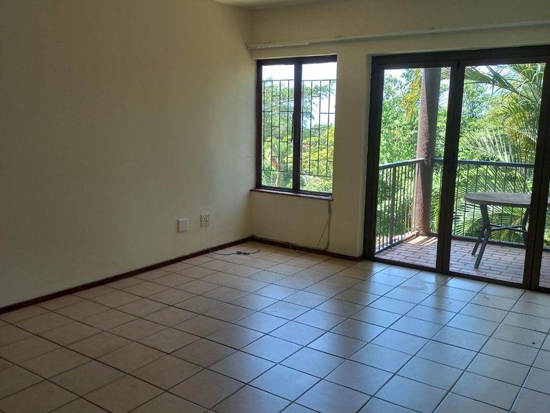 Sea-Facing Three-Bedroom Apartment for Sale in a Well-Managed Estate - Photo 5