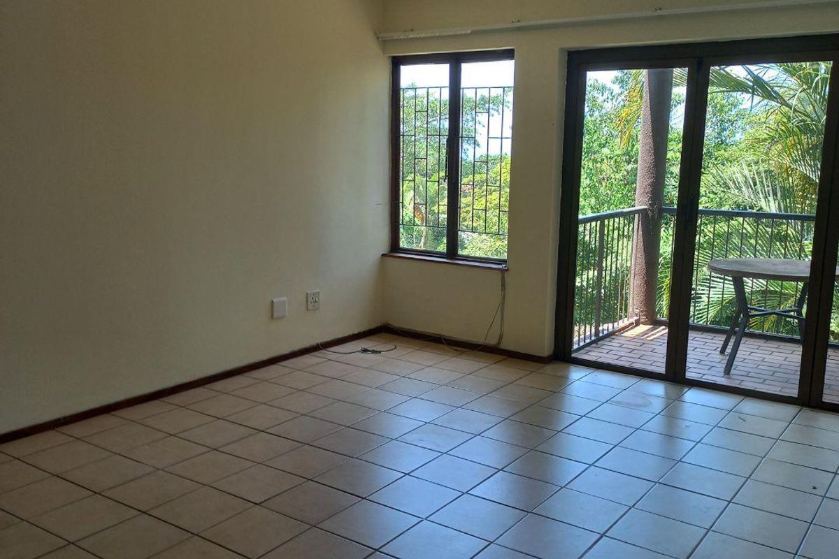 Sea-Facing Three-Bedroom Apartment for Sale in a Well-Managed Estate - Photo 5