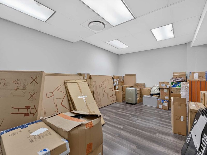 Bright 160m2 Office Space To Let in Roeland Square | Gardens | Excellent Natural Light & Exposure - Photo 10