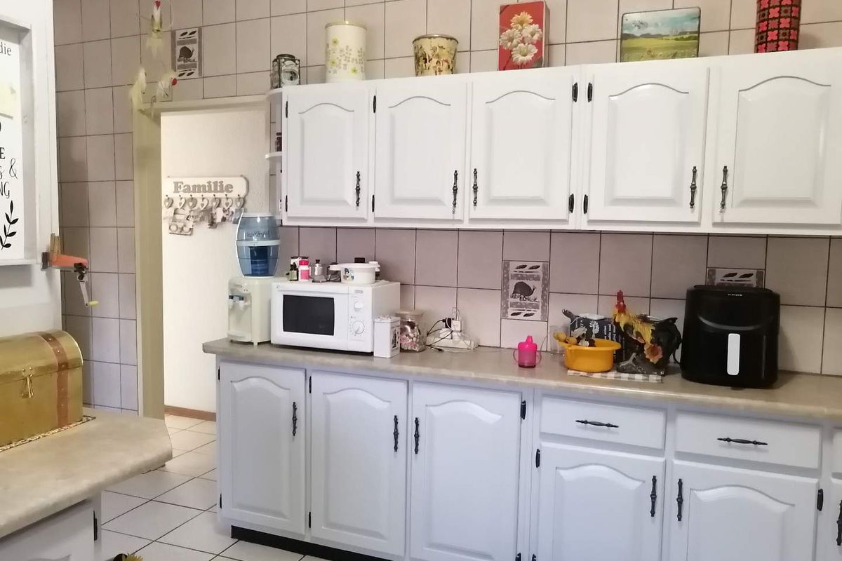 Spacious, well maintained home - Photo 4