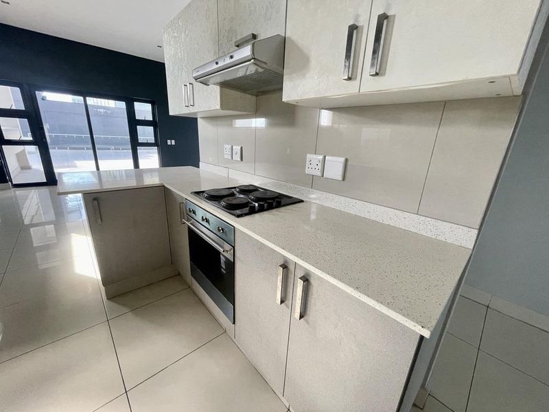 Hendra - Luxury 3-Bedroom, 3-Bathroom Penthouse Apartment with Sea Views and Expansive Entertainment Patio - Photo 8