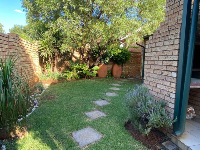 2 Townhouse for Sale in Highveld. - Photo 5