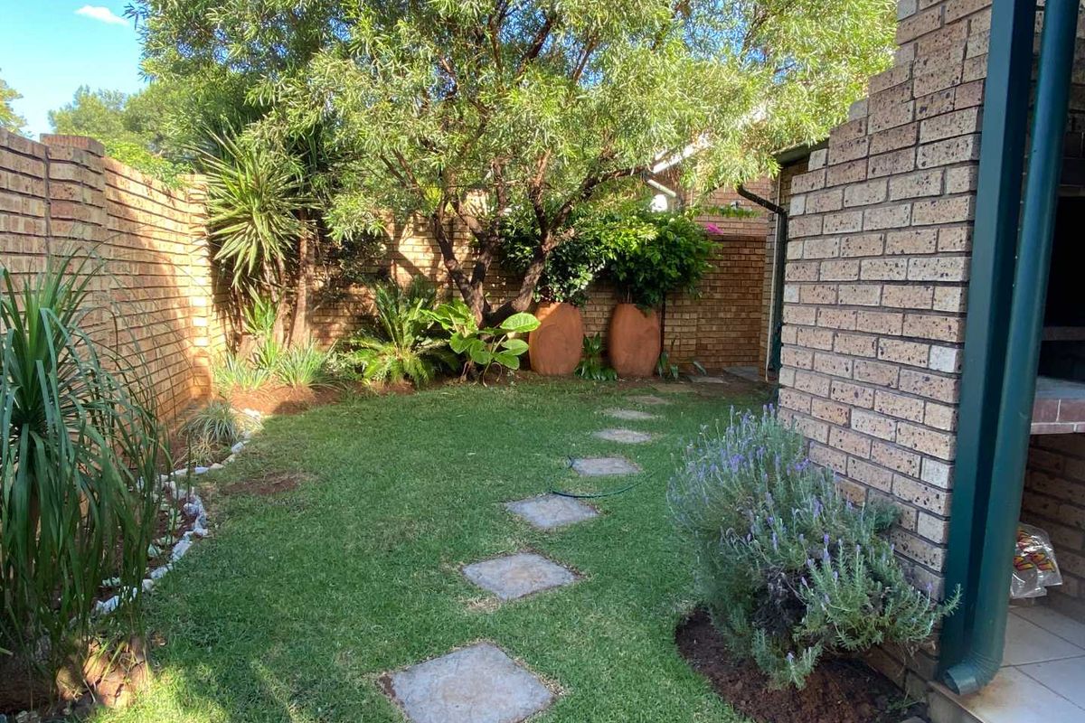 2 Townhouse for Sale in Highveld. - Photo 5