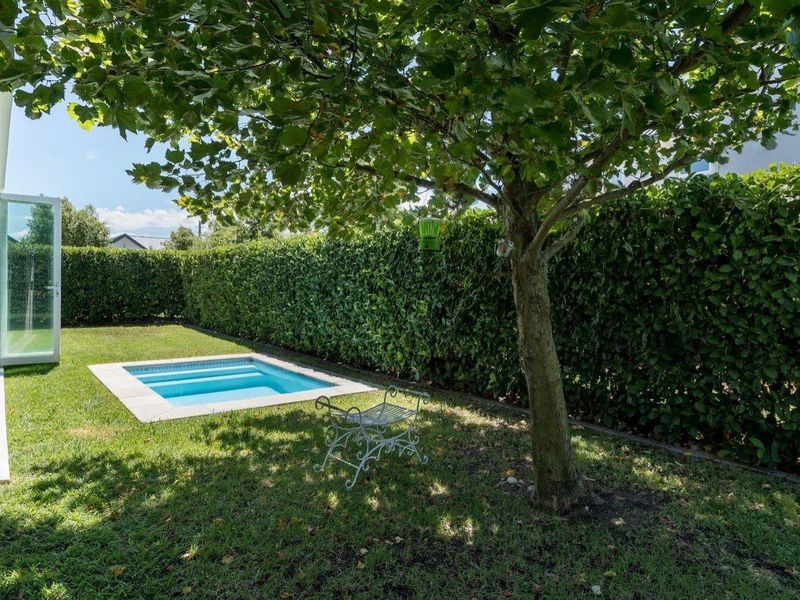 Modern Three-Bedroom Family Home in a Serene Setting Available for Rent in Val de Vie Estate - Photo 8