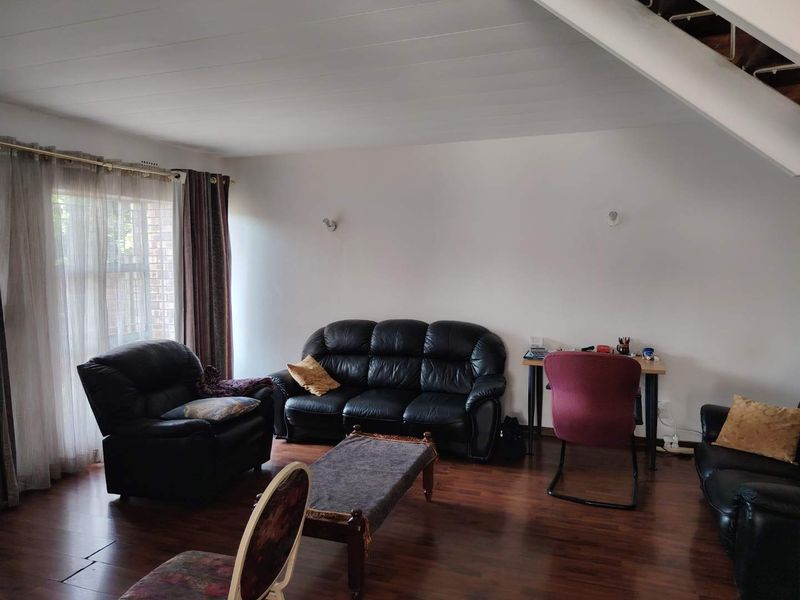 Spacious 3-Bedroom Duplex Townhouse in Secure Benoni Complex - Photo 3