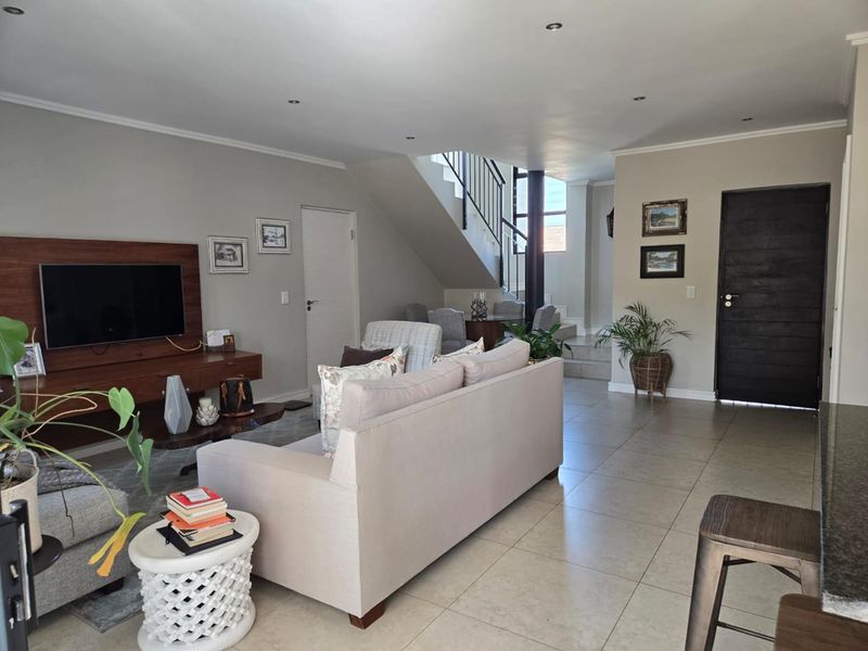 3 bedrooms furnished cluster home available in Kyalami to let - Photo 9