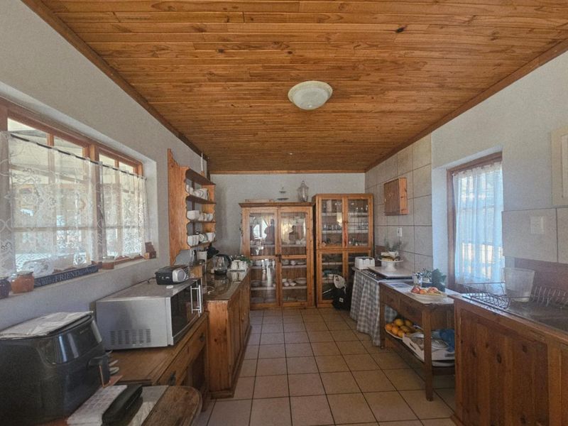 **Charming Cottage-Style Property with Endless Potential** - Photo 9