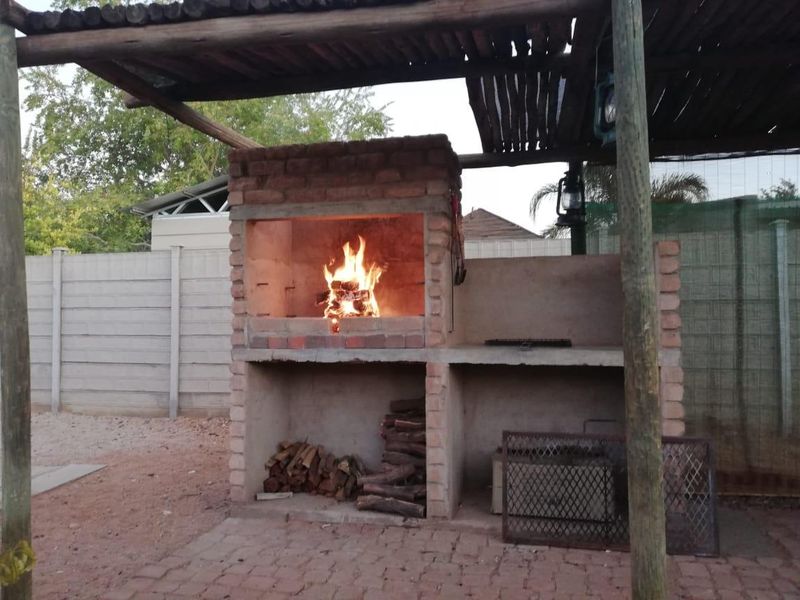 Spacious Family Living with Solar Power, Pool & Excellent Entertainment Areas - Photo 5