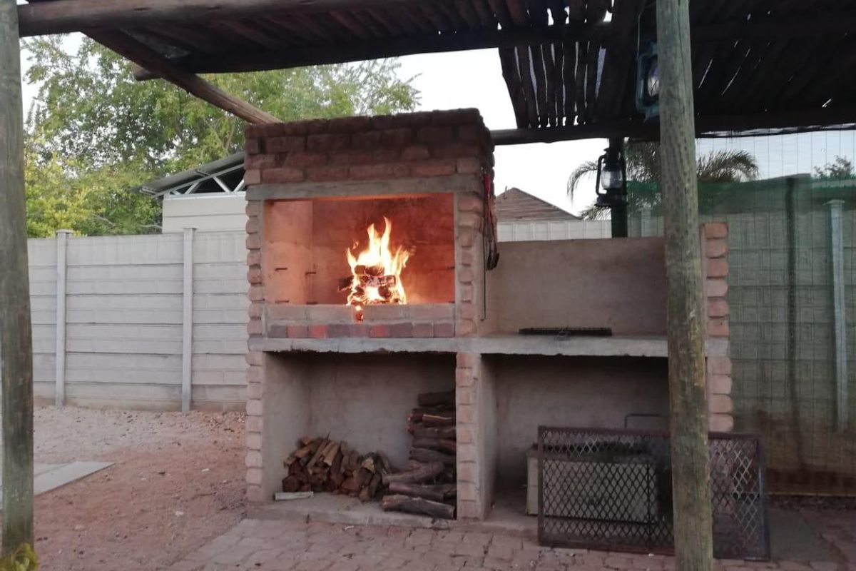 Spacious Family Living with Solar Power, Pool & Excellent Entertainment Areas - Photo 5