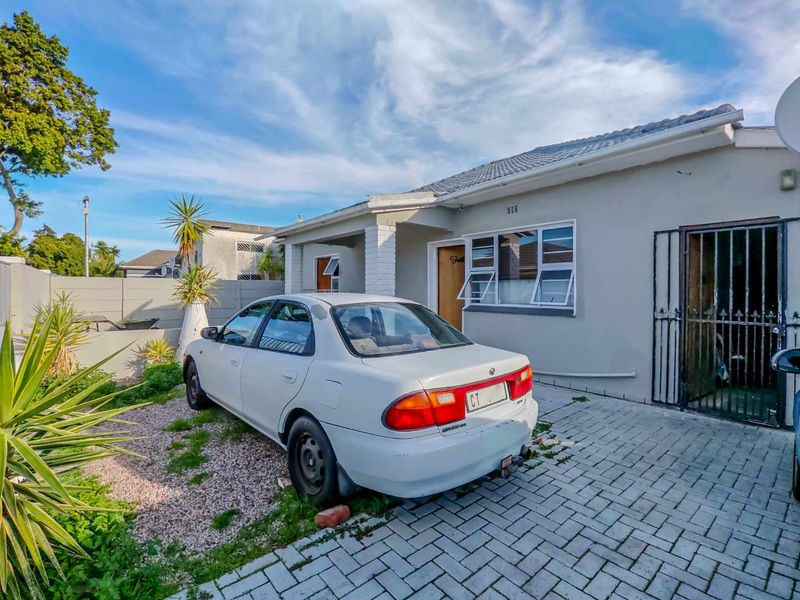 Fully Tenanted Investment Property | 8 Bedrooms | ±R40,000 p/m Rental Income | Prime Location - Photo 7