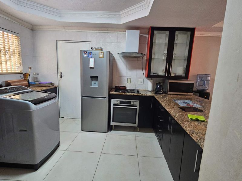 3 bedroom townhouse for sale in the heart of Amandasig - Photo 3