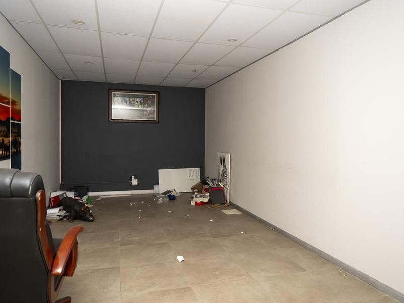 PRIME INDUSTRIAL COMPLEX WITH THREE WORKSHOPS ON CONSOLIDATED STANDS - Photo 10