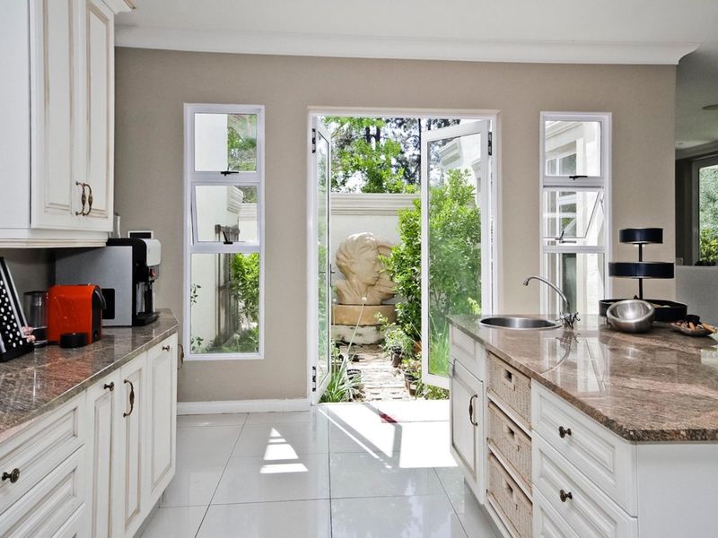 Elegance and sophistication abound in this grand Bryanston home. - Photo 5