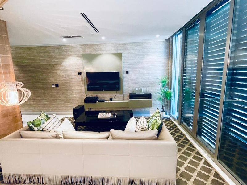 2 Bed Furnished Penthouse on Sandown - Photo 7