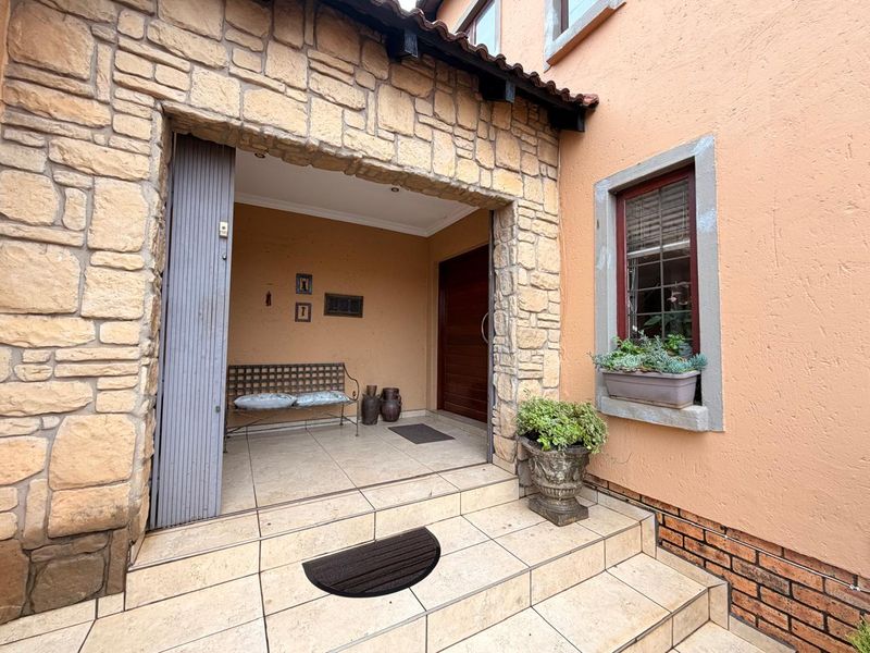 Sophisticated 4-Bedroom Double-Storey Cluster in Exclusive Ashley Gardens Estate - Photo 5