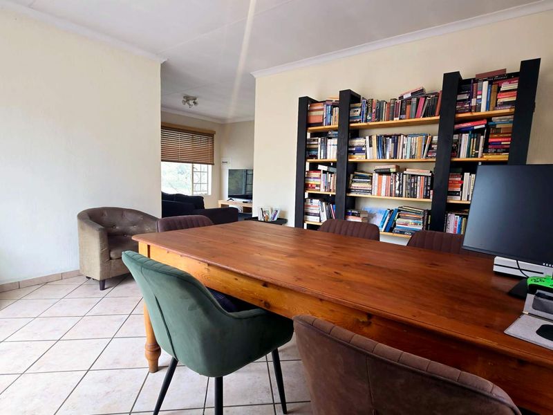 First Floor Apartment in a Security Complex - Photo 3