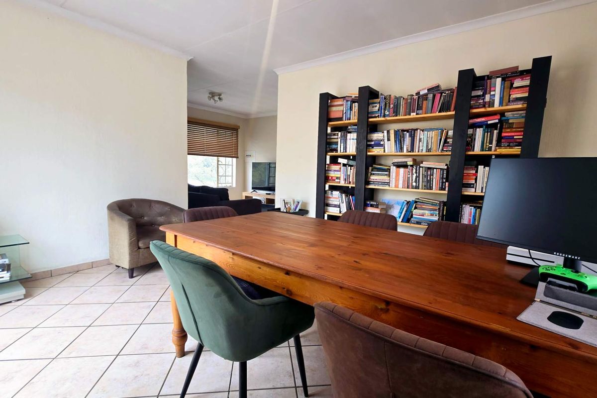 First Floor Apartment in a Security Complex - Photo 3