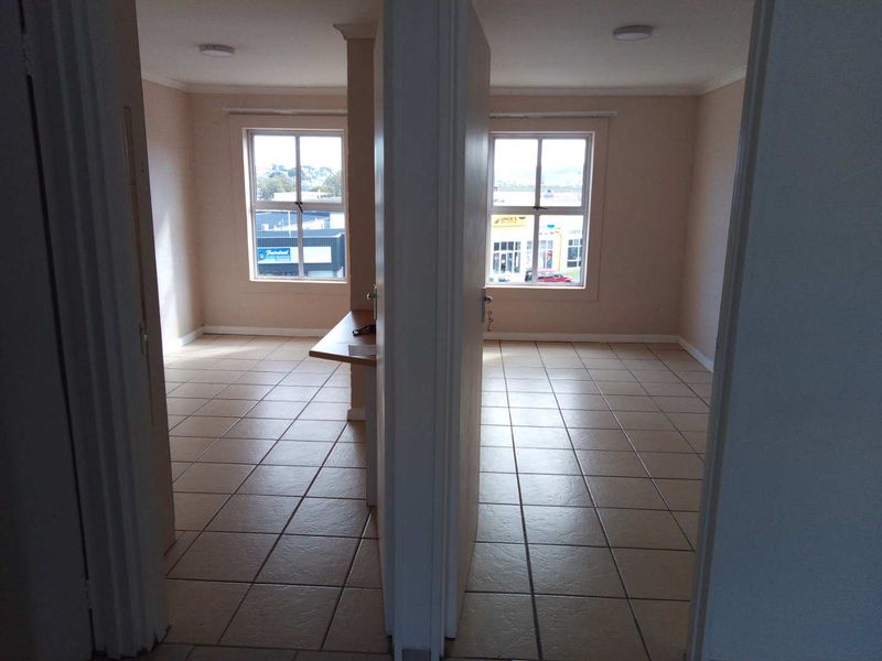 Lovely 2 Bed 1 Bath unit with open plan living area with kitchen and separate bathroom - Photo 7