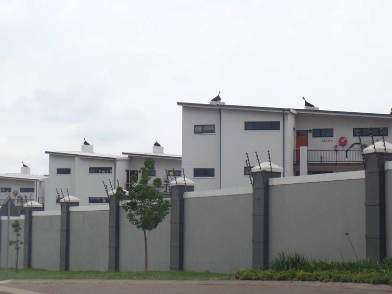 2 bed, 2 bath top floor unit in Elardus Park - Photo 7