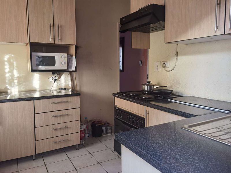 Investment property with 5 outside rooms for sale in Tembisa - Photo 4