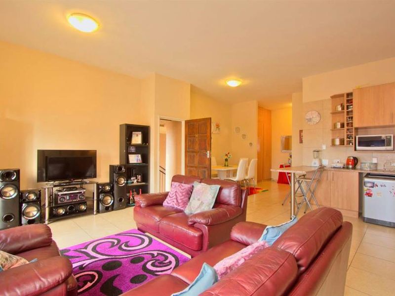 2 BEDS, 2 BATHS APARTMENT TO RENT IN NORKEM PARK. - Photo 2