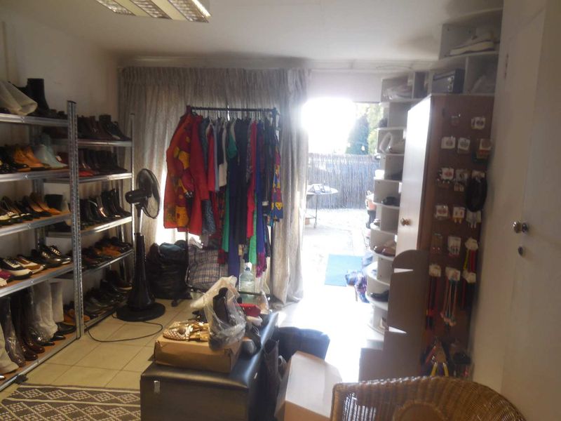 OFFICE SPACE IN JACQUELINE DRIVE. - Photo 3