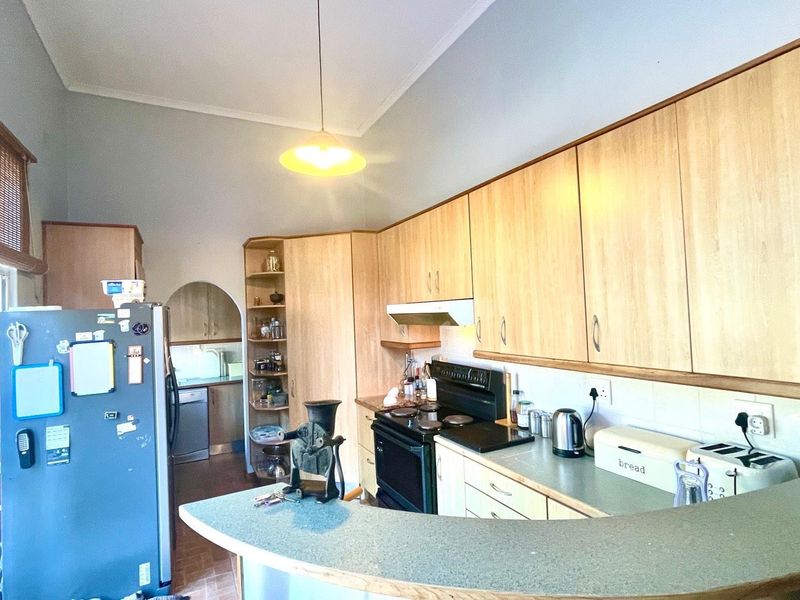 Modern Family Haven - Photo 5