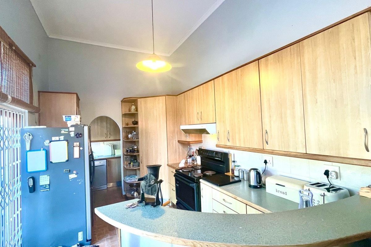 Modern Family Haven - Photo 5