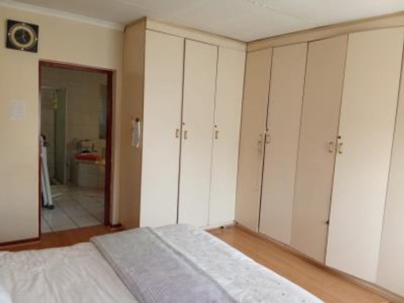 Large Home with 2 Cottages for Sale - Photo 10