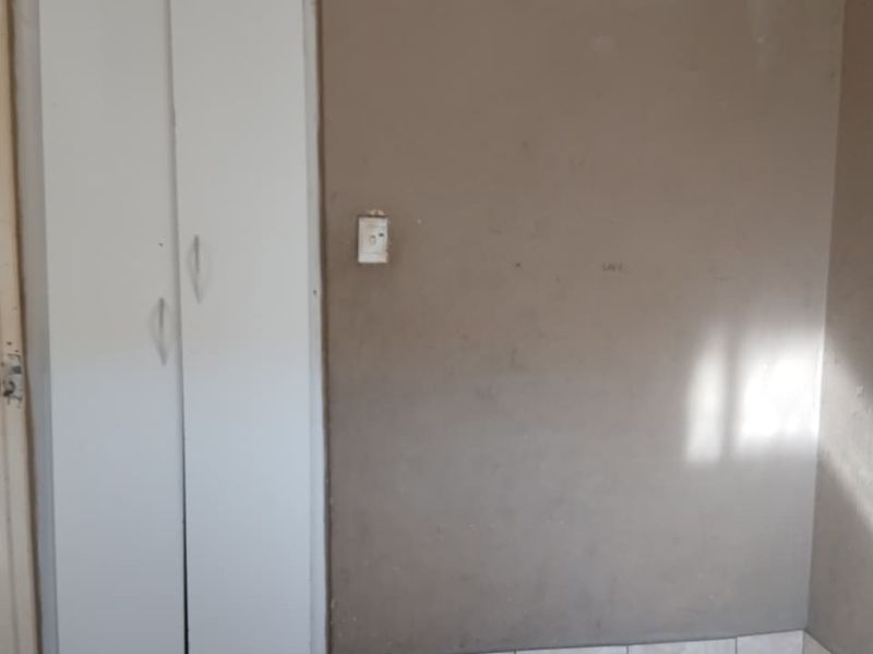 GROUND FLOOR 3 BEDROOM UNIT... IN A SECURED ESTATE!!!! - Photo 3
