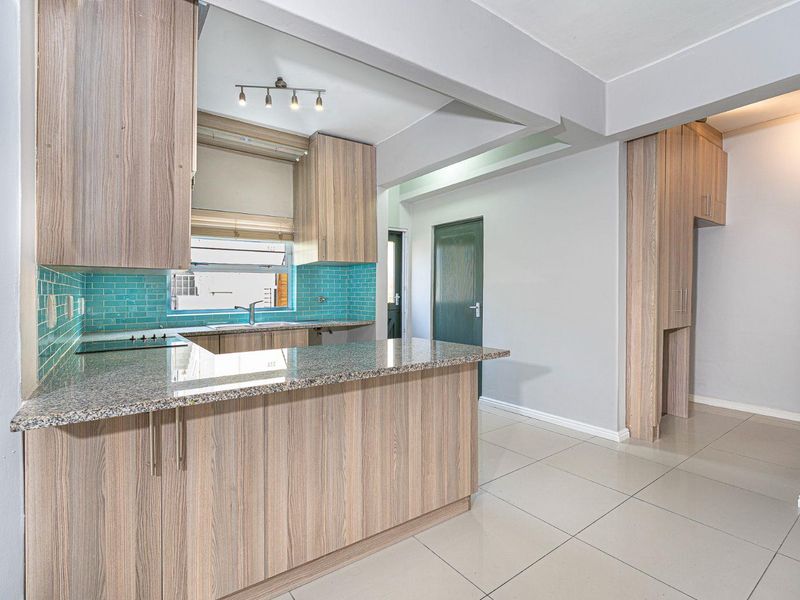 Rare two bed two bath ground floor apartment modern designed - Photo 4