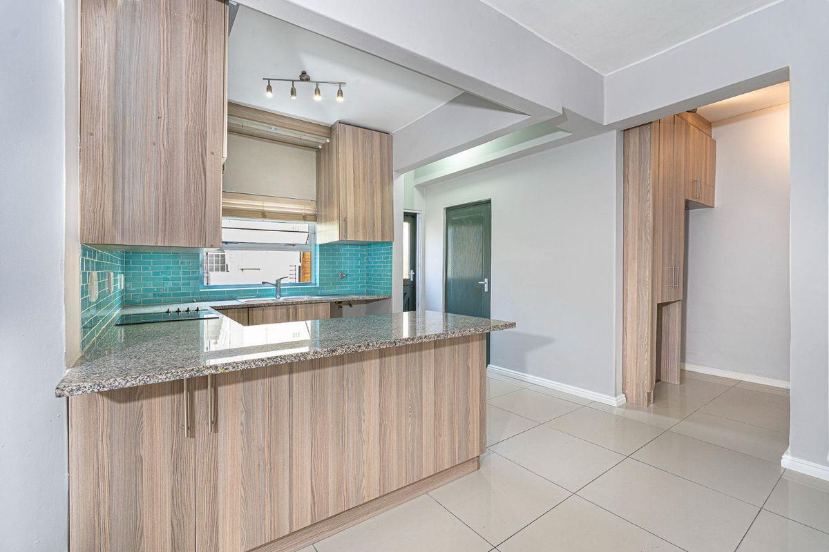 Rare two bed two bath ground floor apartment modern designed - Photo 4