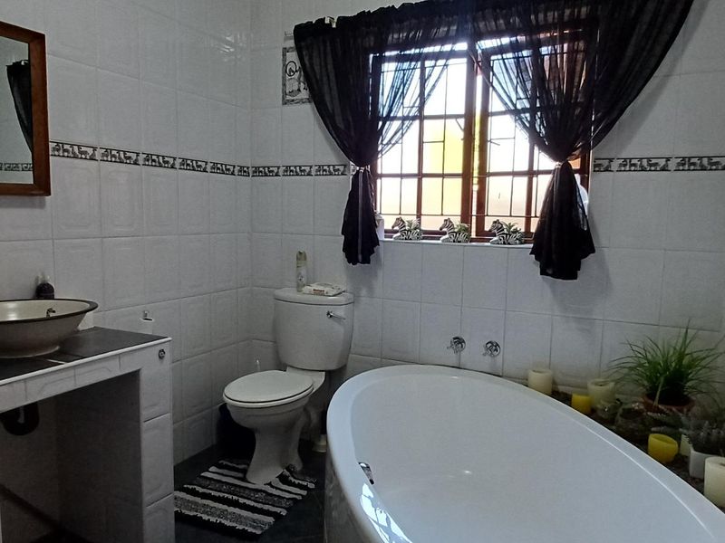 Secure, spasious and designed for modern living - Photo 10