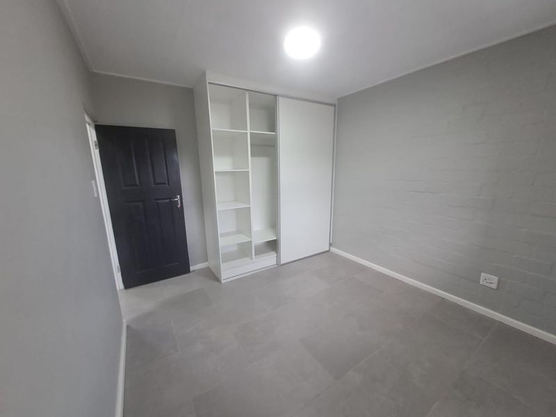 Wake Up to Mountain Views – Stylish New Apartment in Diep River - Photo 10