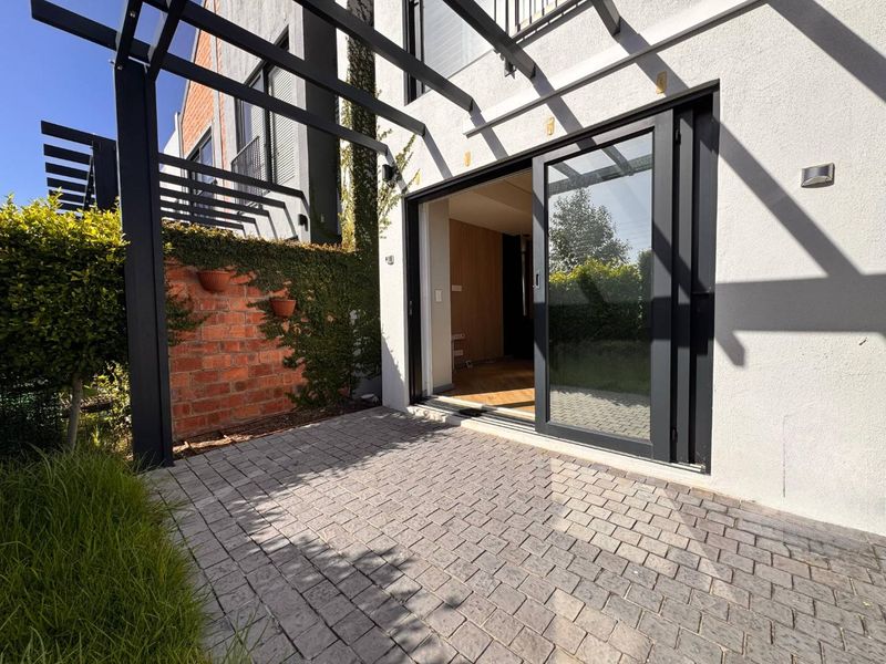 Modern Duplex in Willow Lane - Photo 2