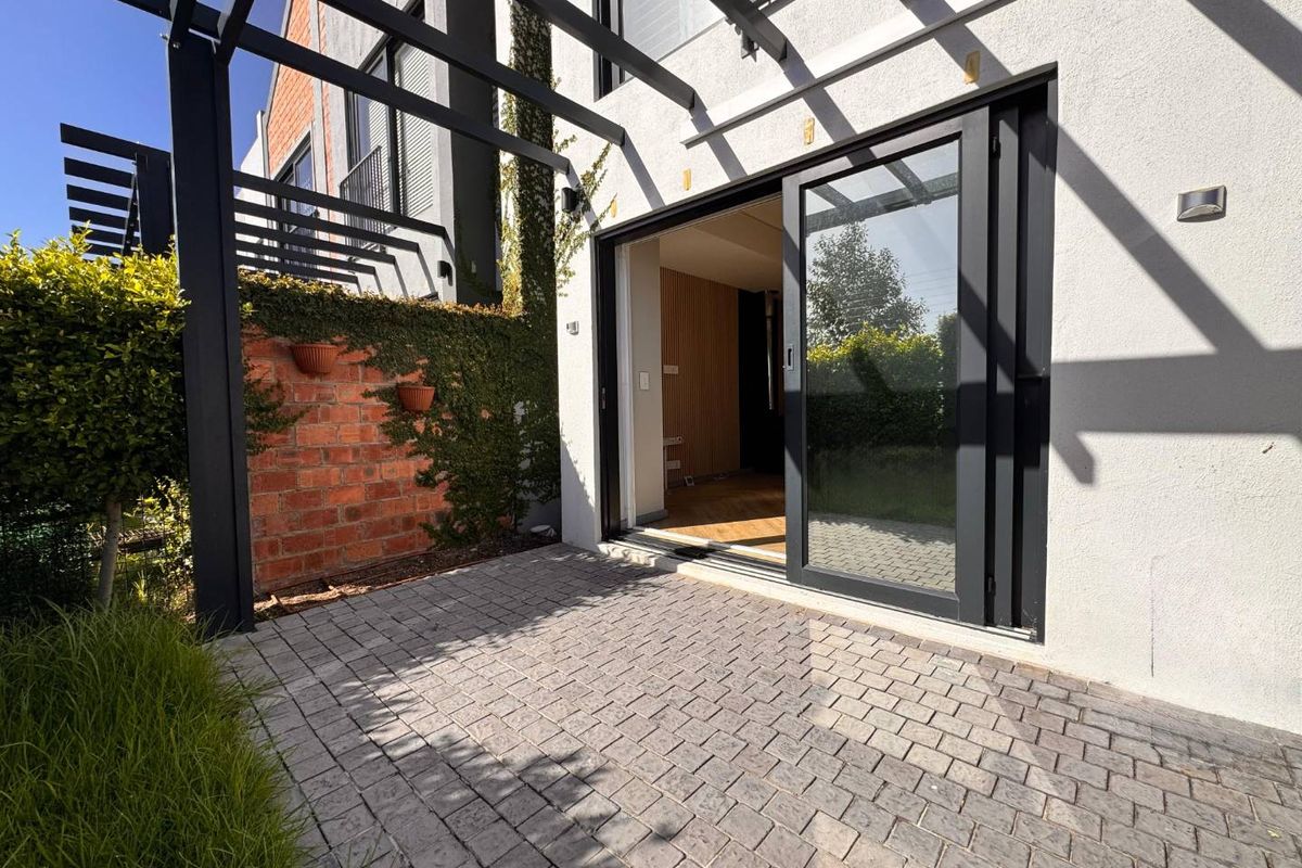 Modern Duplex in Willow Lane - Photo 2